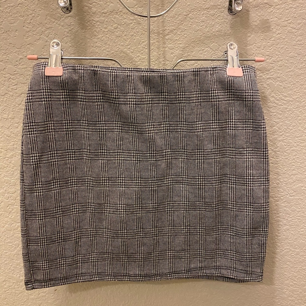 Mini Skirt - Picture 2 of 3
